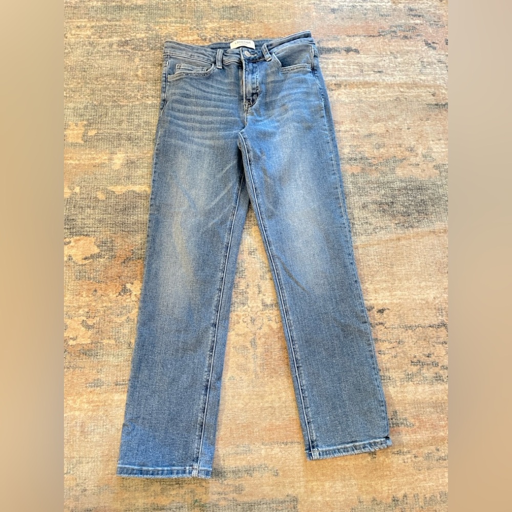 Lovervet by Vervet. Waist size 28. Mid rise slim ankle straight.